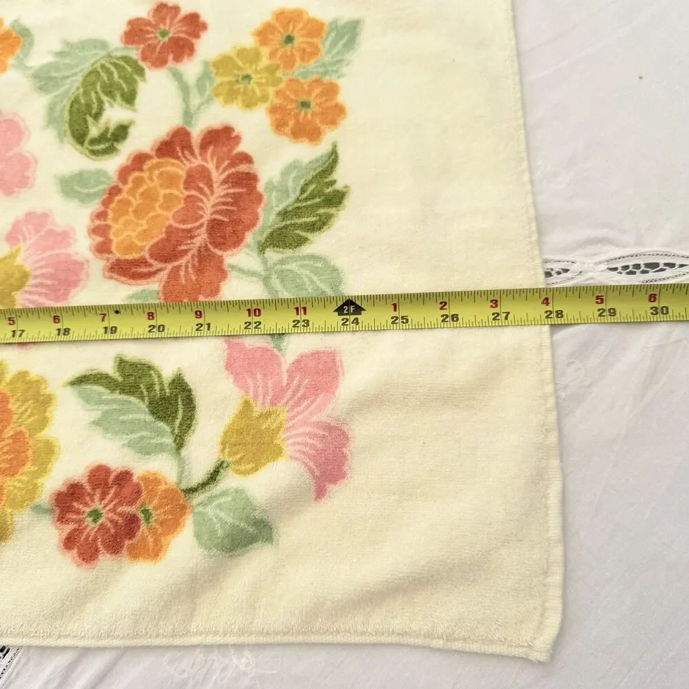 VTG Utica Fine Arts Hand Towel Floral 70s J.P.Stevens Soft Yellow Pink Green USA